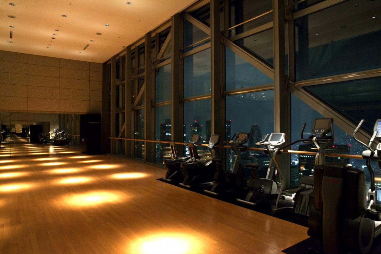 Фитнес-центр Club On The Park отеля Park Hyatt Tokyo